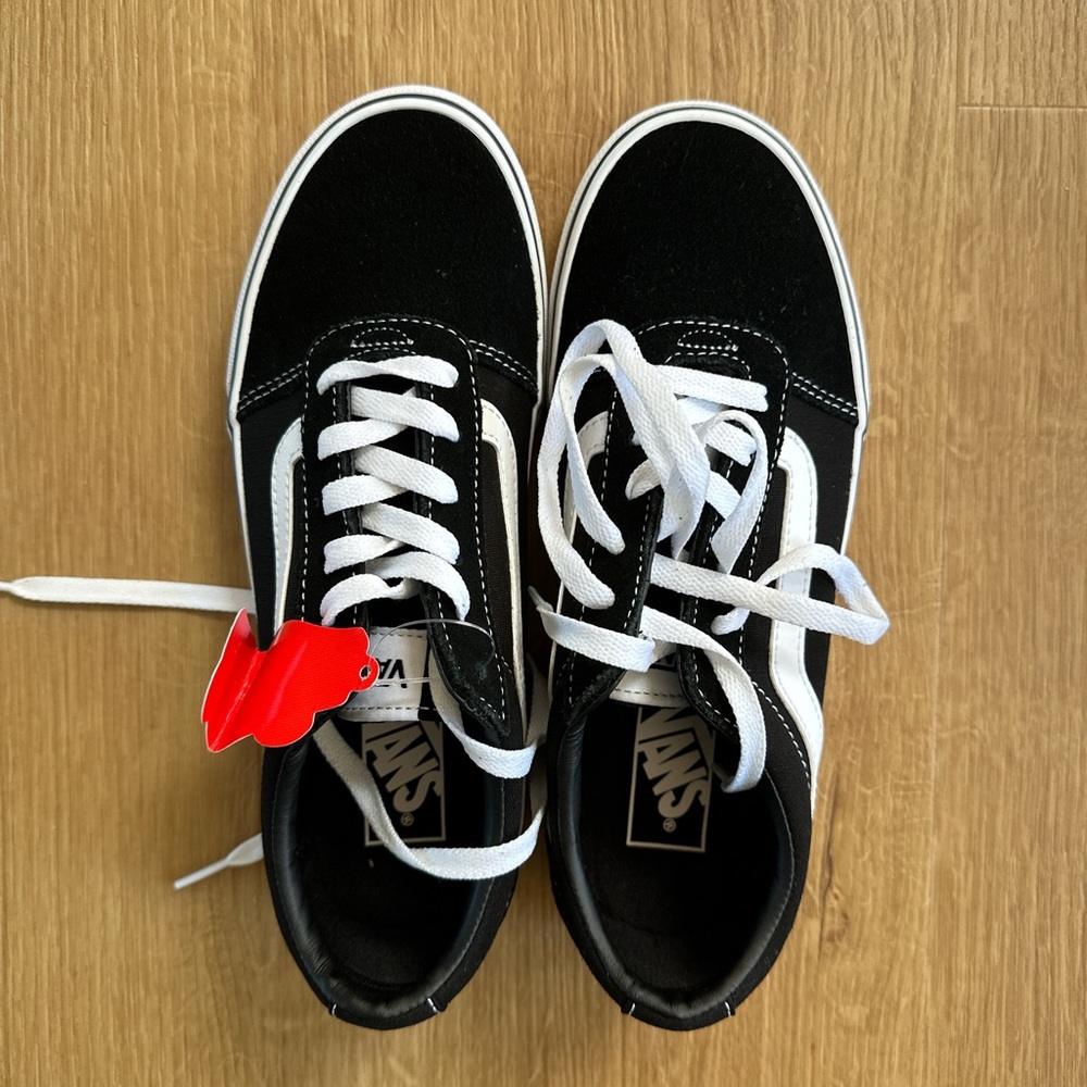Vans women’s size 8 New in Box